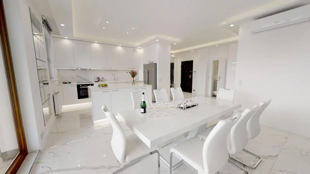 Karolkowa 28A - Luminous Apartment With Balcony By Renters Prestige Warsaw 0*,  Poland