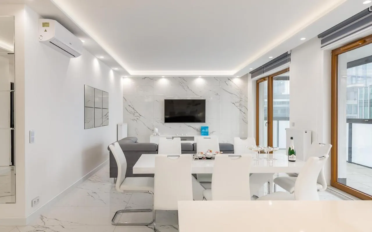 Karolkowa 28A - Luminous Apartment With Balcony By Renters Prestige Warsaw