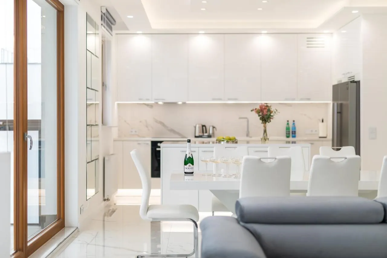 Karolkowa 28A - Luminous Apartment With Balcony By Renters Prestige Warsaw