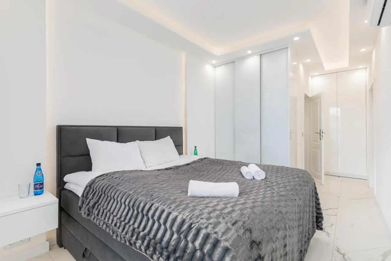 Karolkowa 28A - Luminous Apartment With Balcony By Renters Prestige Warsaw 0*,